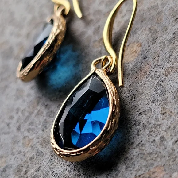 18k Gold Tanzanite Stone Earrings - Picture 2 of 6